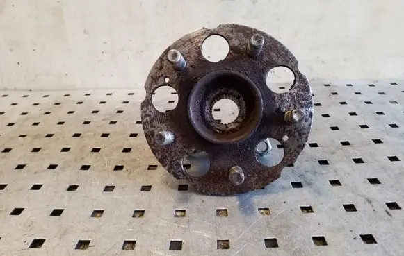 Rear wheel hub