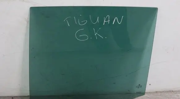 Volkswagen Tiguan Rear door window glass 5N0845025