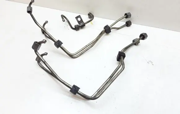 Fuel injector supply line/pipe