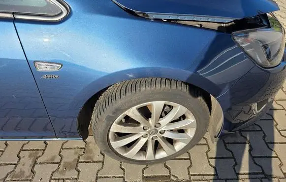 Opel Astra J Fender 