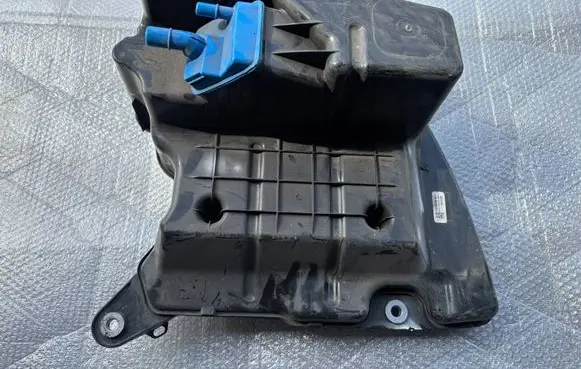Audi A4 S4 B9 8W AdBlue liquid reservoir 8W0131878BT