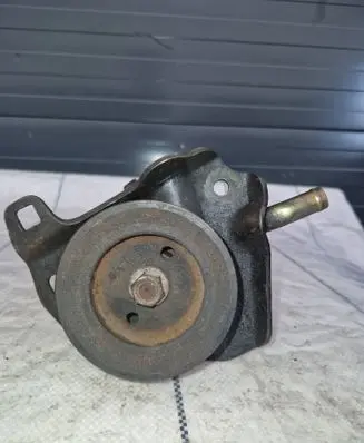 Isuzu Trooper Power steering pump 894408785