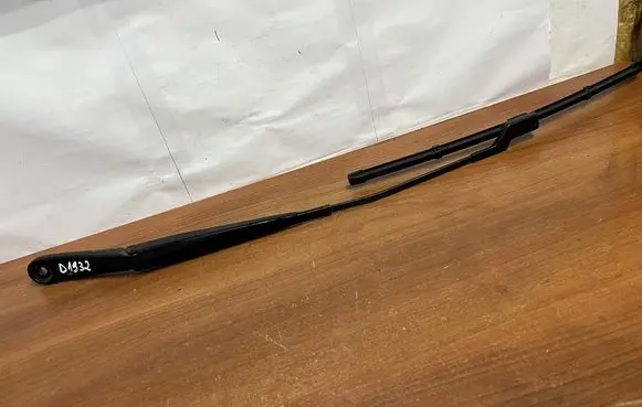 Jaguar F-Pace Windshield/front glass wiper blade FRGK7231406A D1932