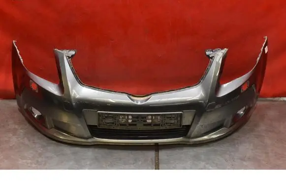 Toyota Avensis Verso Front bumper 