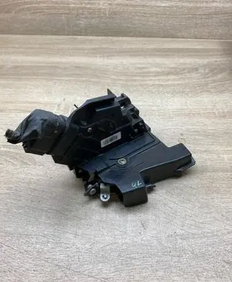 Ford Focus Front door lock 3M5AR21813EP 3045M