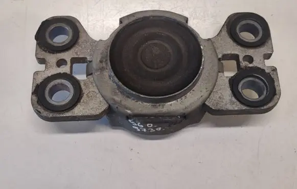 Volvo S60 Engine mount bracket 31401307