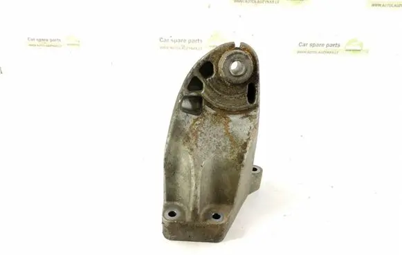 Mercedes-Benz C W204 Engine mounting bracket 6422232304 6422235204