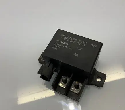 Mercedes-Benz CLS C219 Charging relay A0025423819 0322 V23132A2001X14