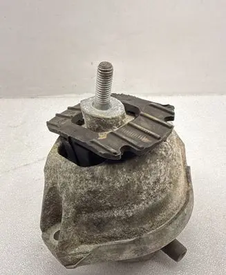 Engine mount bracket
