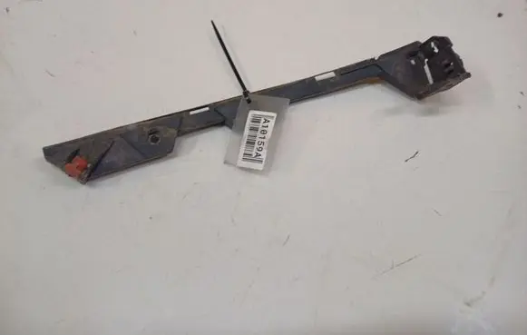 Front bumper mounting bracket
