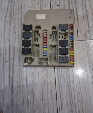 Renault Clio III Fuse box set 902663A