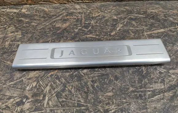 Jaguar XJ X351 Front sill trim cover AW9313201AE