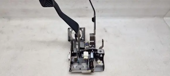 Suzuki Grand Vitara II Brake pedal 5J5M