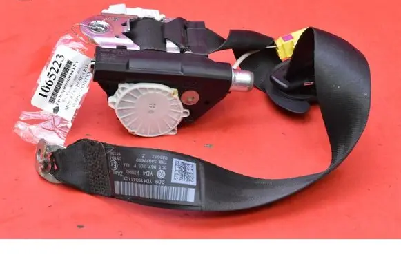 Volkswagen PASSAT B6 Front seatbelt 3C1857705P