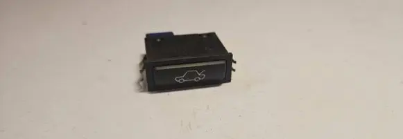BMW 5 E39 Tailgate opening switch 8365579 03052500