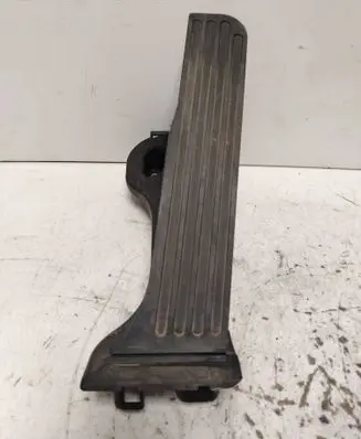 Accelerator throttle pedal