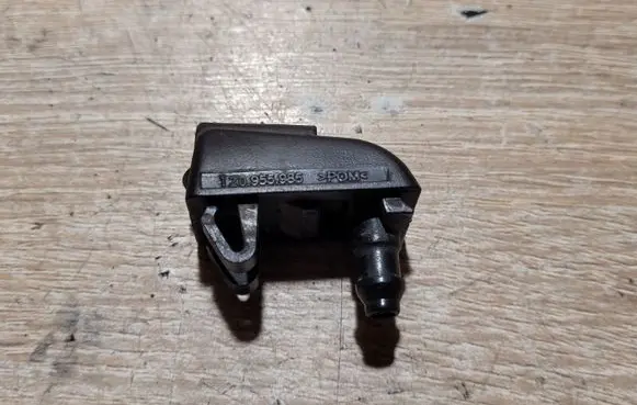 Skoda Octavia Mk2 (1Z) Windshield washer spray nozzle 1Z0955985
