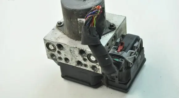 Volkswagen PASSAT B7 ABS Pump 3AA614109AB