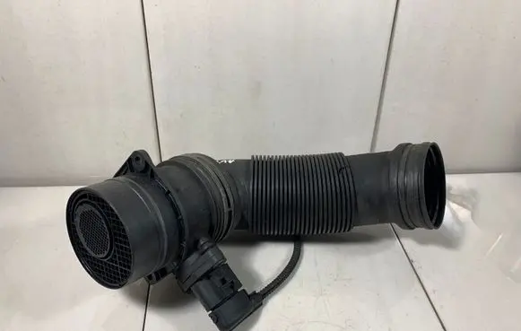 Skoda Octavia Mk2 (1Z) Mass air flow meter 074906461B