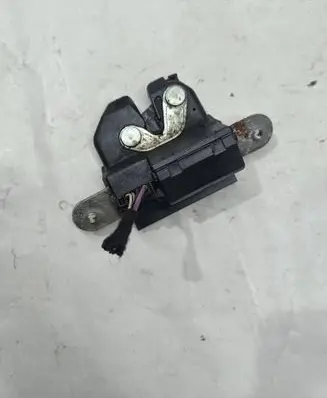Lancia Delta III Tailgate/trunk/boot lock/catch/latch 55701971
