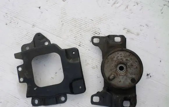 Volvo C70 Engine mount bracket 5N517M121KA