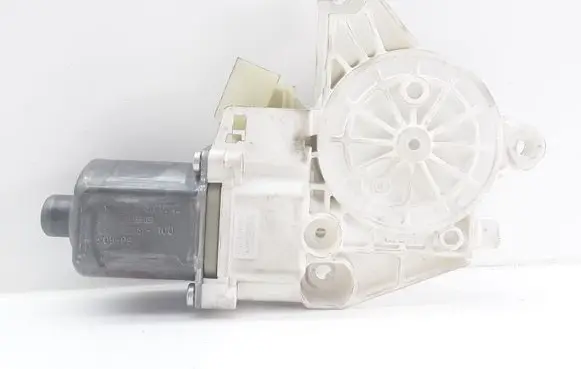 Mercedes-Benz C W204 Front door window regulator motor A2048200242 0130822502
