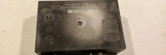 Volkswagen PASSAT B7 Central body control module 1J0959799AH 5DK00795451