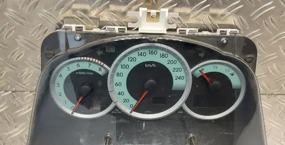 Toyota Corolla Verso E121 Speedometer (instrument cluster) 838000F040