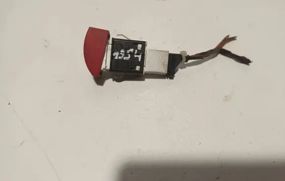 Skoda Octavia Mk2 (1Z) Hazard light switch 1Z0953235A