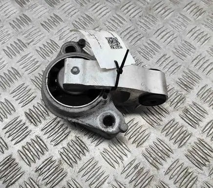 Peugeot 3008 III Engine mount bracket 9840726080