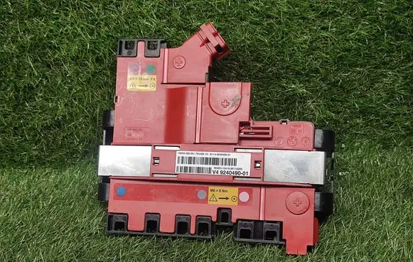 BMW 5 F10 F11 Fuse module 9240490 924049001