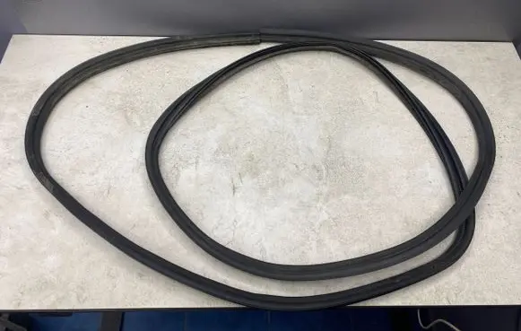 Nissan Pathfinder R51 Seal rubber (tailgate) 