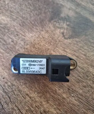 Audi A3 S3 8L Airbag deployment crash/impact sensor 8L0959643C 170901 023090MB62VQ