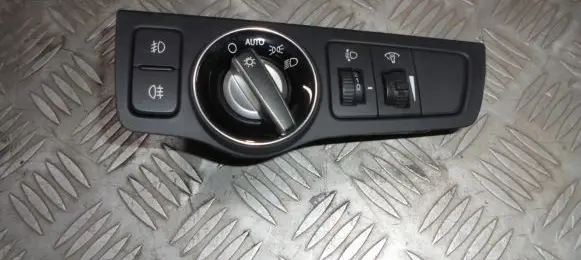 Hyundai i40 Light switch 93300-3Z100
