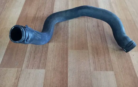 Volkswagen PASSAT B6 Engine coolant pipe/hose 3C0122101BT 3C0122101R