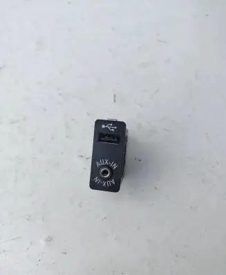 BMW X5 E70 AUX in-socket connector 9237653