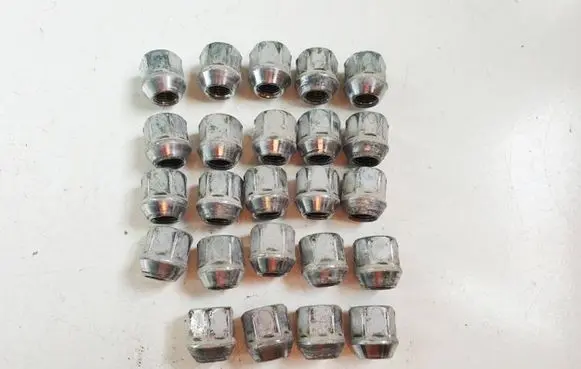 Isuzu D-Max Nuts/bolts 