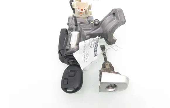 Toyota Corolla Verso E121 Ignition lock 2842102135 8978313010