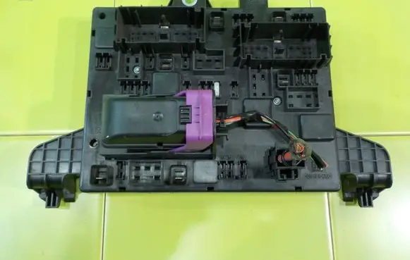 Opel Astra J Fuse box set 13449199 XP95