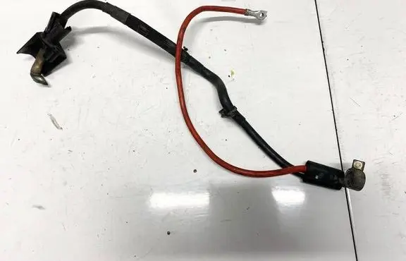 Skoda Octavia Mk2 (1Z) Positive cable (battery) 