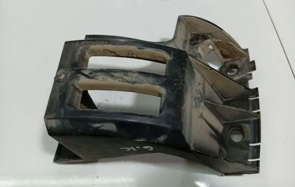 Rear bumper mounting bracket