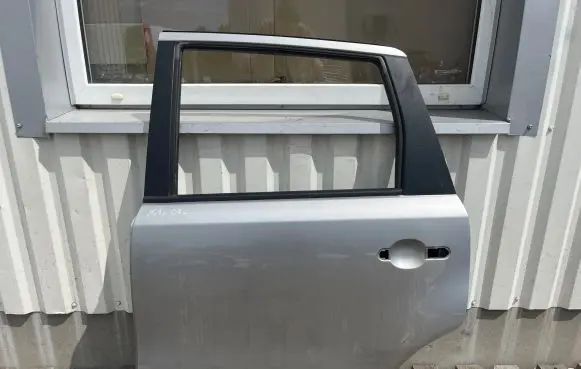 Nissan Note (E11) Rear door