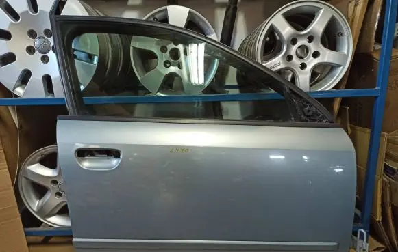 Audi A4 S4 B7 8E 8H Front door