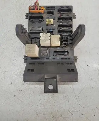 Renault Laguna II Fuse module 7700321586