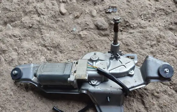 Suzuki Grand Vitara II Rear window wiper motor 2596000632