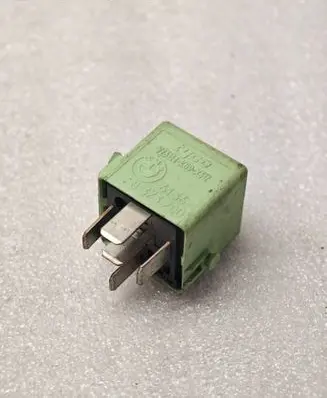 BMW 5 E39 Other relay 8373700