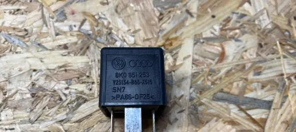 Audi A6 S6 C6 4F Other relay 8K0951253