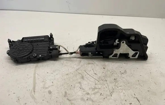 BMW 5 F10 F11 Front door lock 7185692 A053702 L61C0U