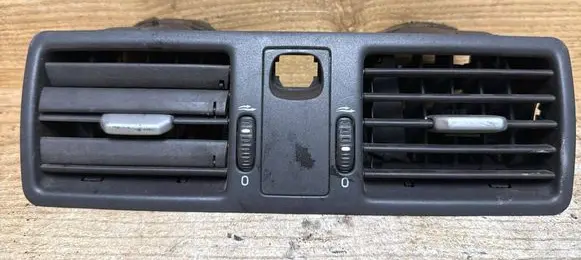 Volvo XC90 Dash center air vent grill 3409400