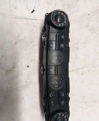 Mercedes-Benz E W211 Climate control unit 2118300385 00075002